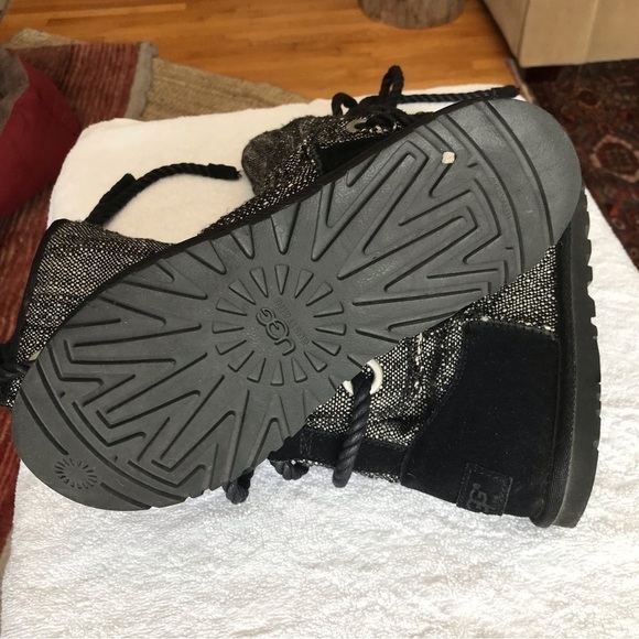 UGG Black Harbour back lace up mid calf size 6 all season boot. - Picture 3 of 16